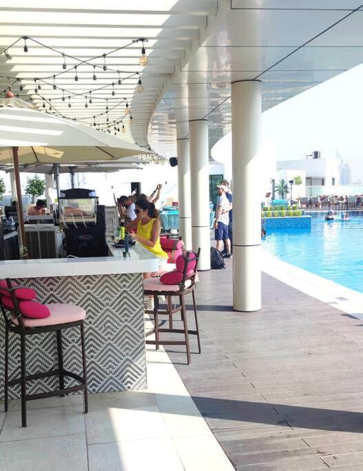 Amazing Apartment With Infinity Pool Ντουμπάι Εξωτερικό φωτογραφία